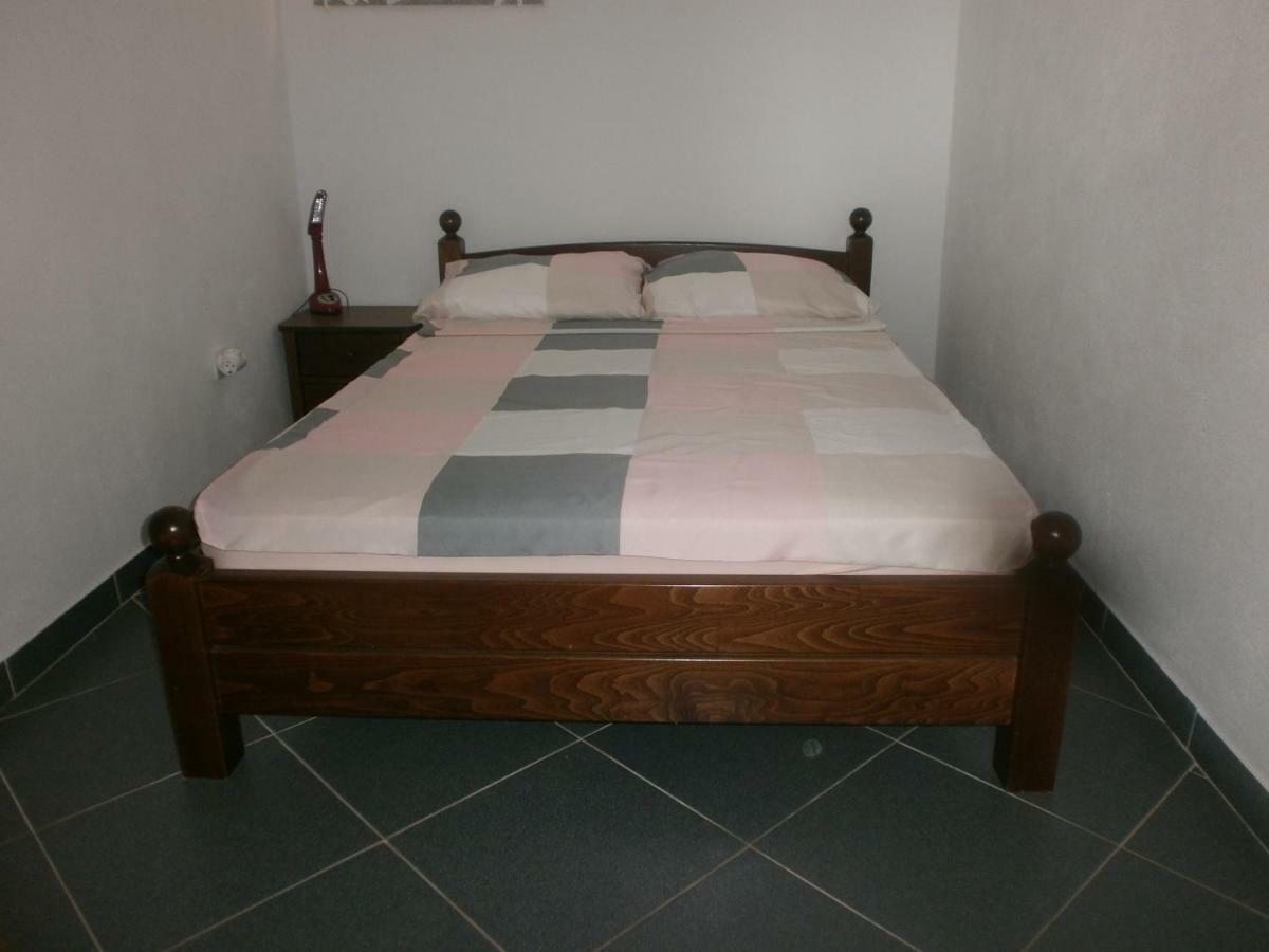 Apartmani Lastro Йесенице Екстериор снимка
